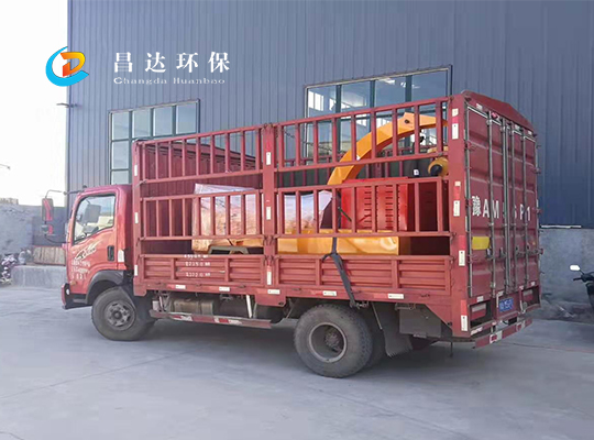 湖北客戶自提大型（xíng）樹枝粉碎機.jpg