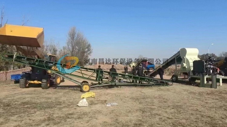 陝西大型移動玉（yù）米芯客戶現場3.jpg