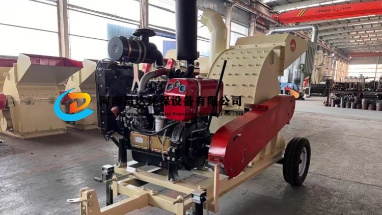 移動家具廠木材邊角料粉碎（suì）碎機.jpg