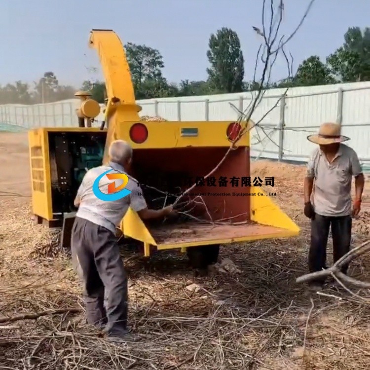河南昌達6145樹枝樹條粉碎機河（hé）南南陽客戶使用現場.jpg