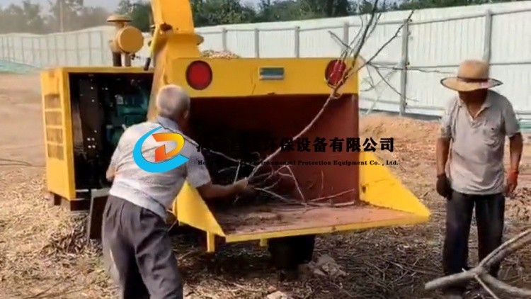 河南昌達6145樹枝(zhī)樹條(tiáo)粉碎機河南南陽客戶使用現場 河(hé)南昌達6145樹枝樹條粉碎機河南南(nán)陽(yáng)客戶使用現場