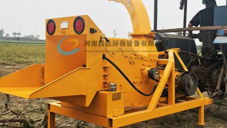 河南昌（chāng）達拖拉機後輸動力樹枝粉碎機2.png