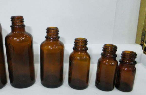 棕色(sè)藥包材玻璃瓶內應力產生的原因分析 棕色藥包材(cái)玻璃瓶內應力產生的原(yuán)因分析